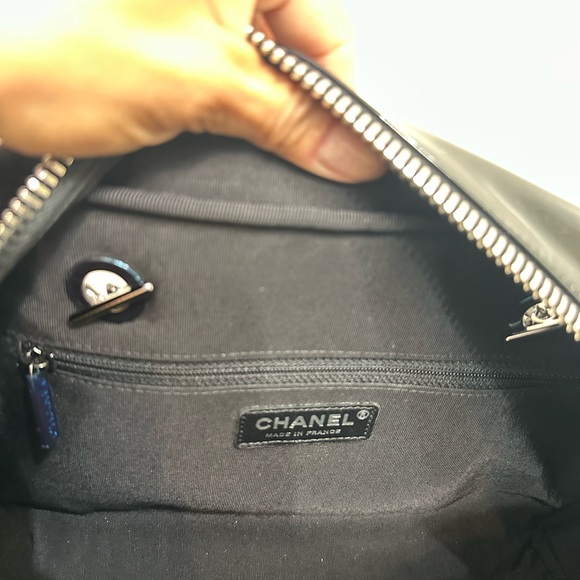 Chanel vintage bowler style bag with authentication card - Picture 9 of 13